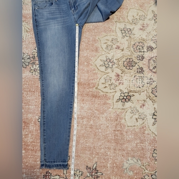 1822 Denim Light Wash Frayed Hem Zip Stretchy Skinny Ankle Jeans Size 6 - Picture 5 of 12